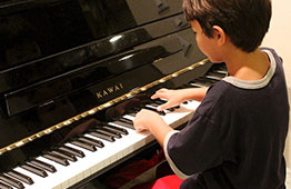 آشنایی بیشتر با پیانو دیواری ، آموزش پیانو ، آموزشگاه پیانو ،تدریس خصوصی پیانو